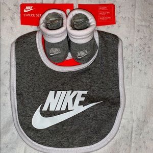 Nike Bib & sock set